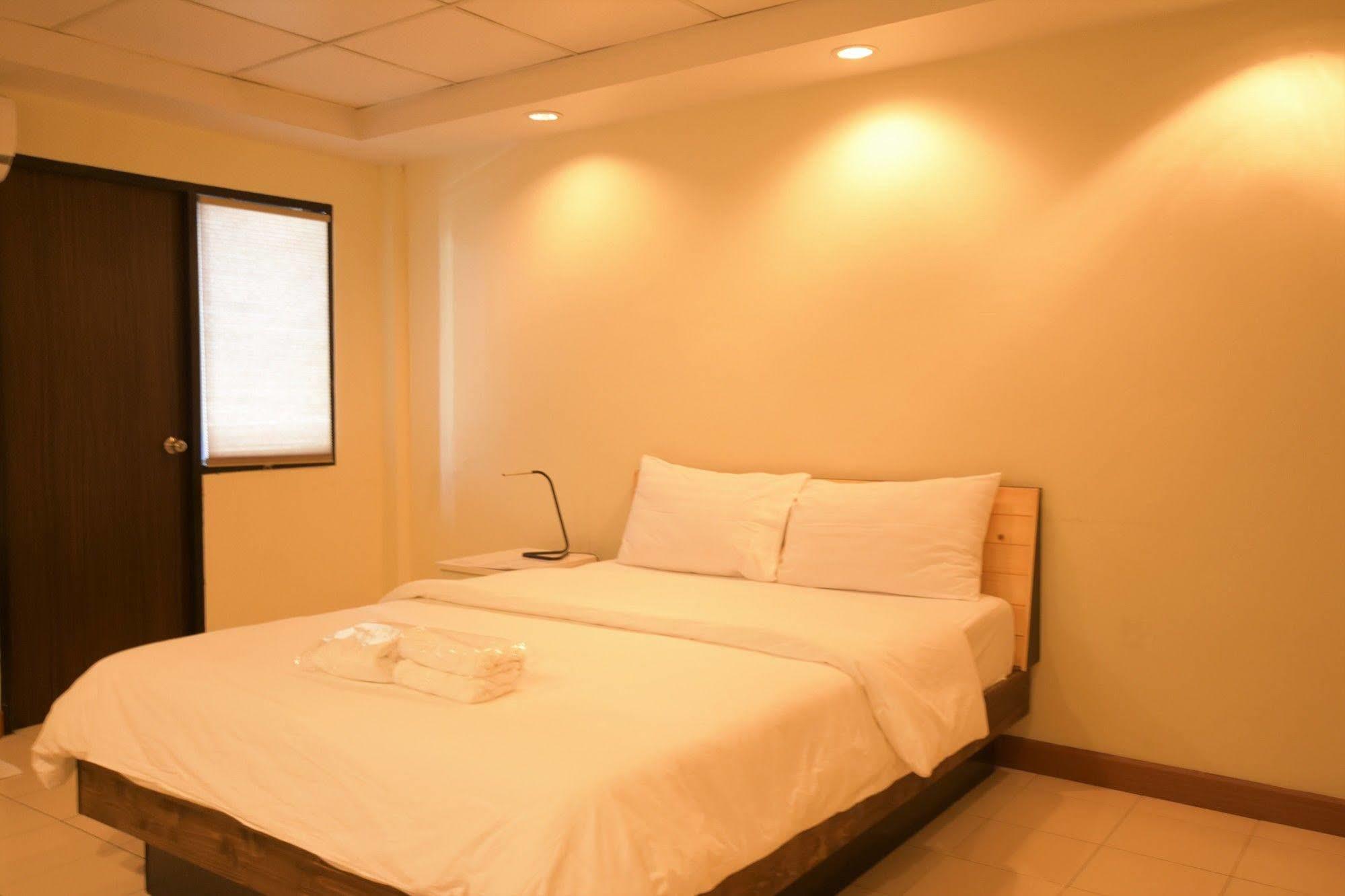 Room At Prachachuen Nonthaburi Exterior foto