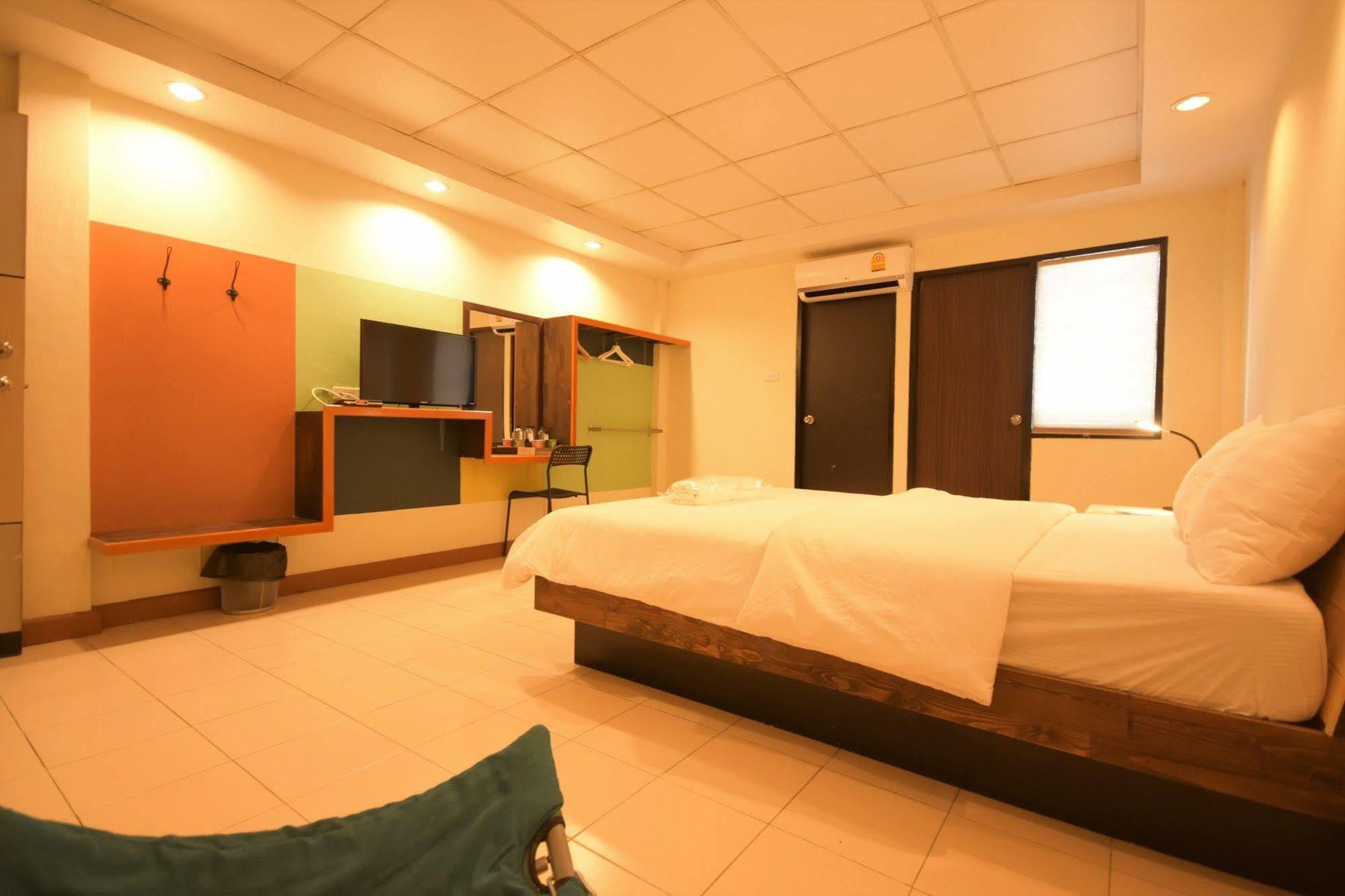 Room At Prachachuen Nonthaburi Exterior foto