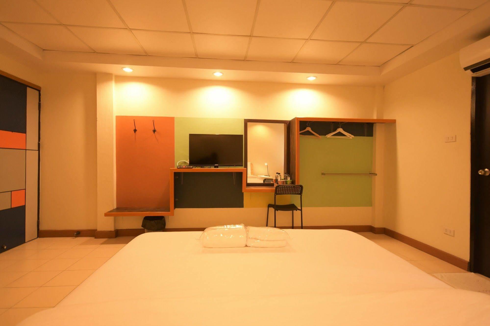 Room At Prachachuen Nonthaburi Exterior foto